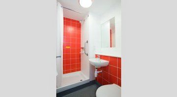 Travelodge Waterloo Hotel 3*