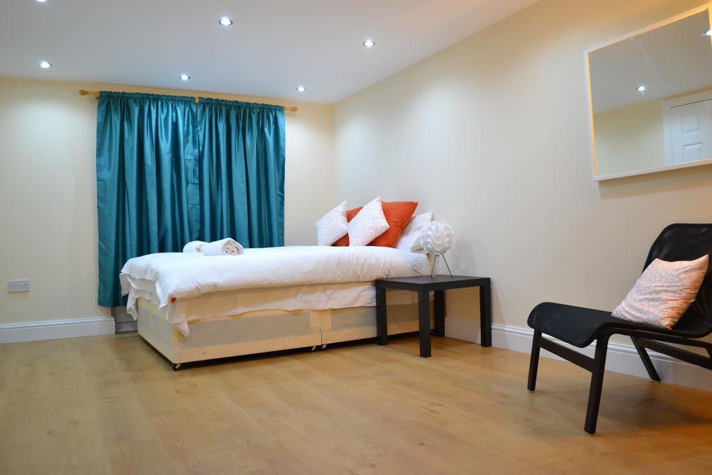 Apartment High Street Service London
