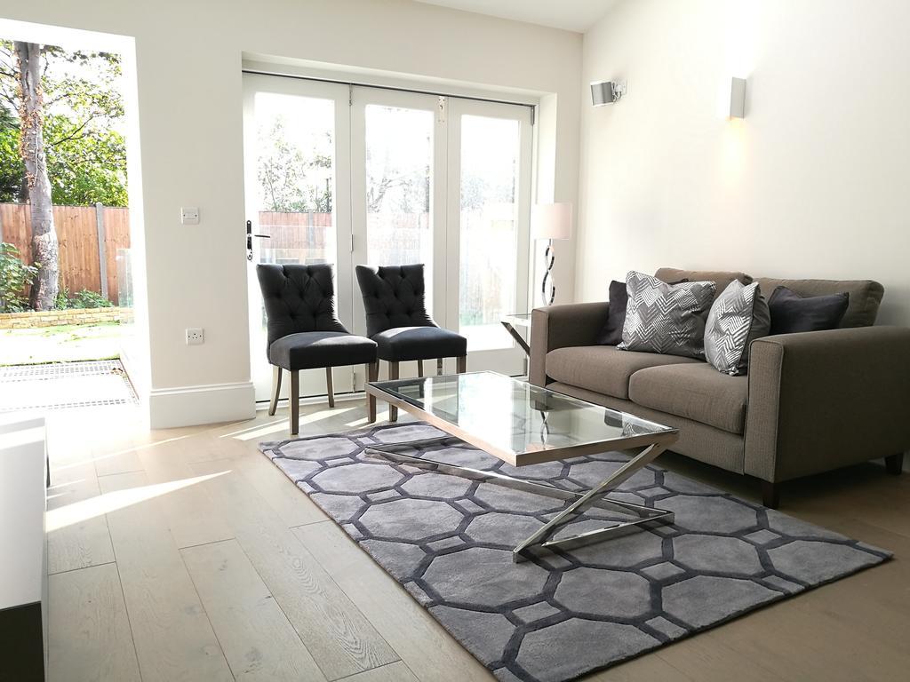 Apartment Apple Ealing *