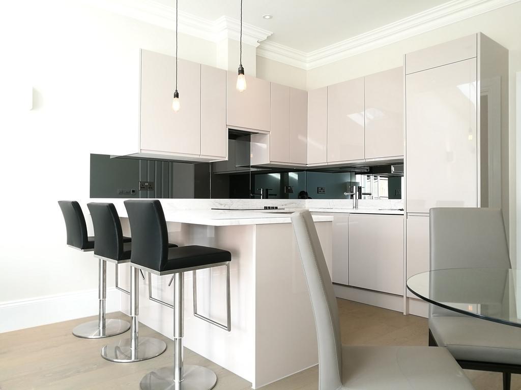 Apple Ealing Apartment *