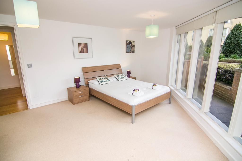 Wharf - Water Gardens Apartment *