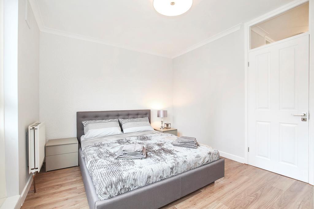 Sach's 2 Bedrooms - No Lift London