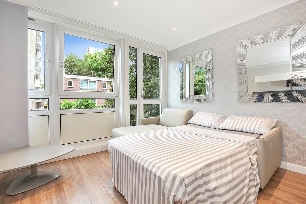 Sach's 2 Bedrooms - No Lift Apartment London