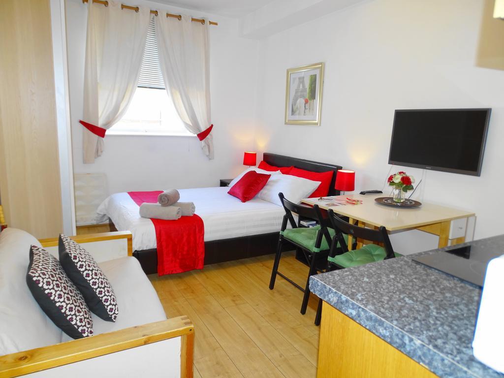 Apartment Dani Hampstead Studio London