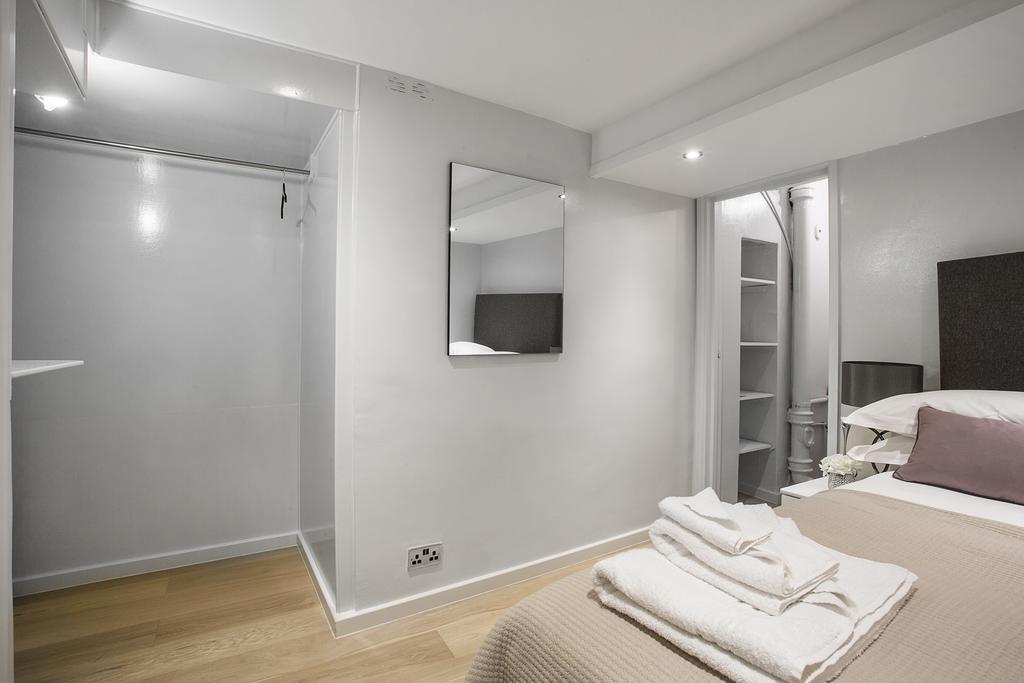 Apartment Hyde Park Gate London