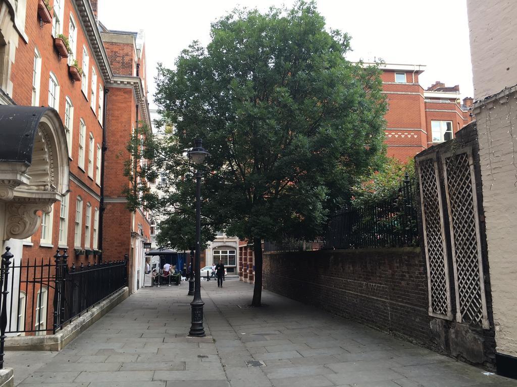 Flat 2 Broad Court *