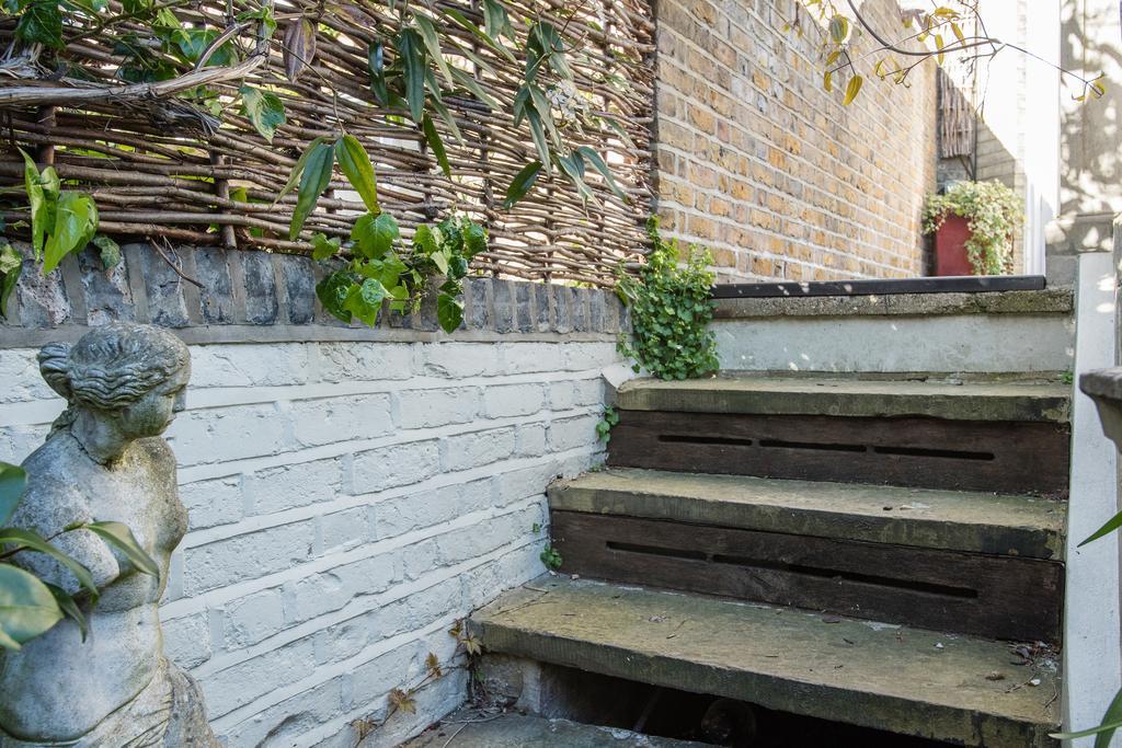 Apartment Harcourt Terrace London