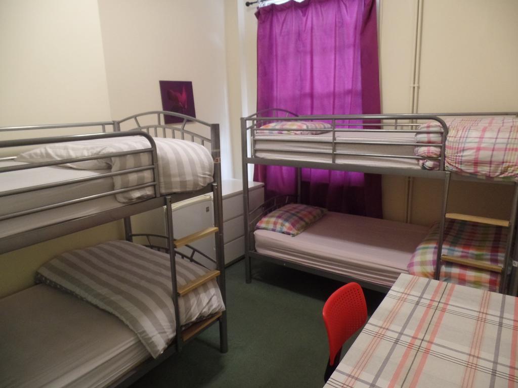 Hostel Quickie *