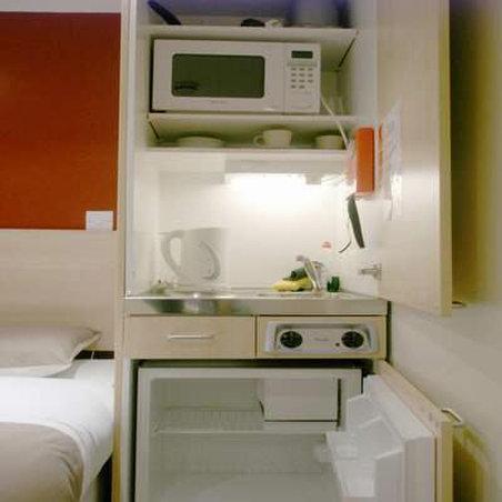 Earls Court Apartment *