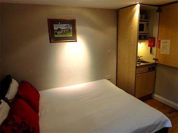 Earls Court Apartment London