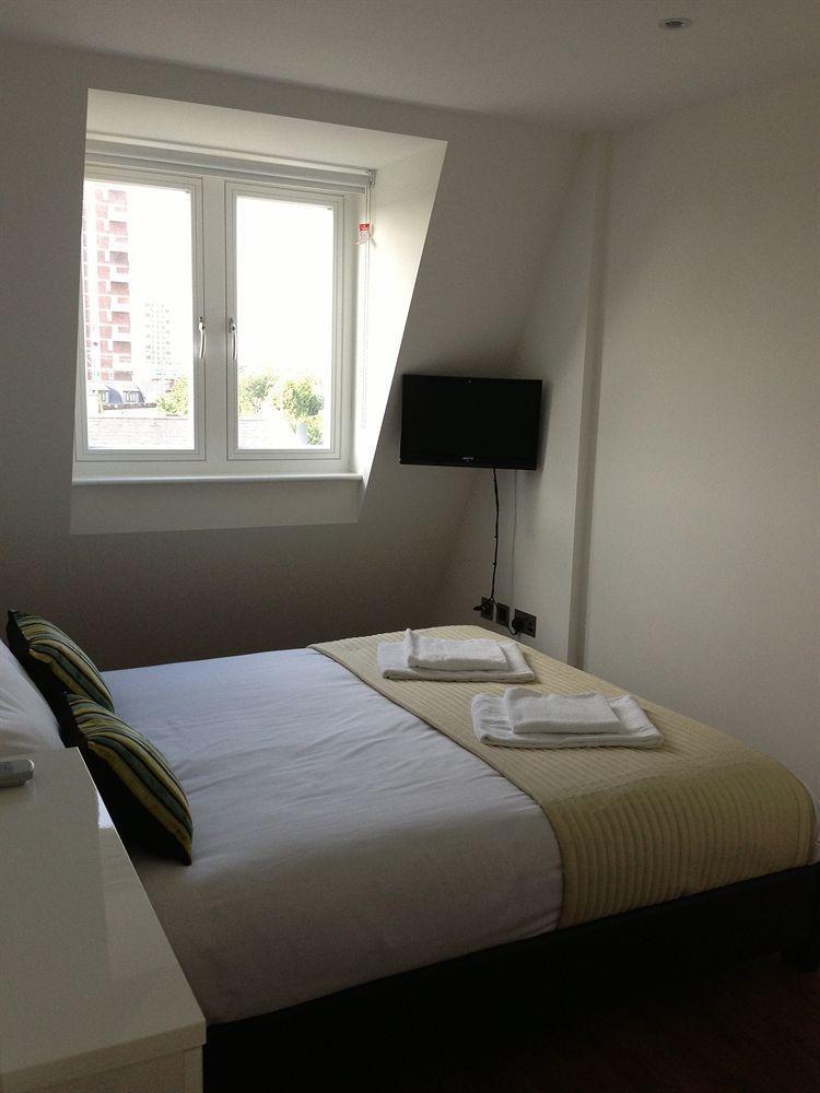 Max Serviced Commercial Road Apartamento