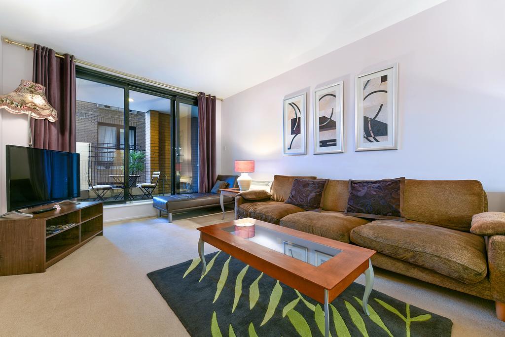 Point West Apartment *