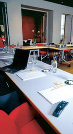 Kensington International Hotel 4*