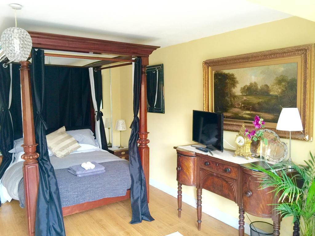 Pensión Lynbrook Grove 5*
