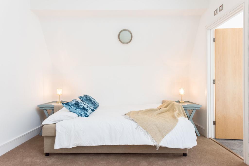 Creed 3 Bed Bridge House * London