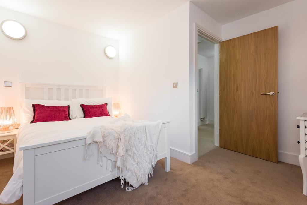 Creed 3 Bed Bridge House * London