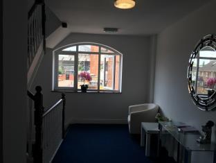 Globe City Apartment London