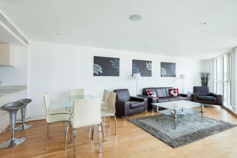 Eye View Apartment *