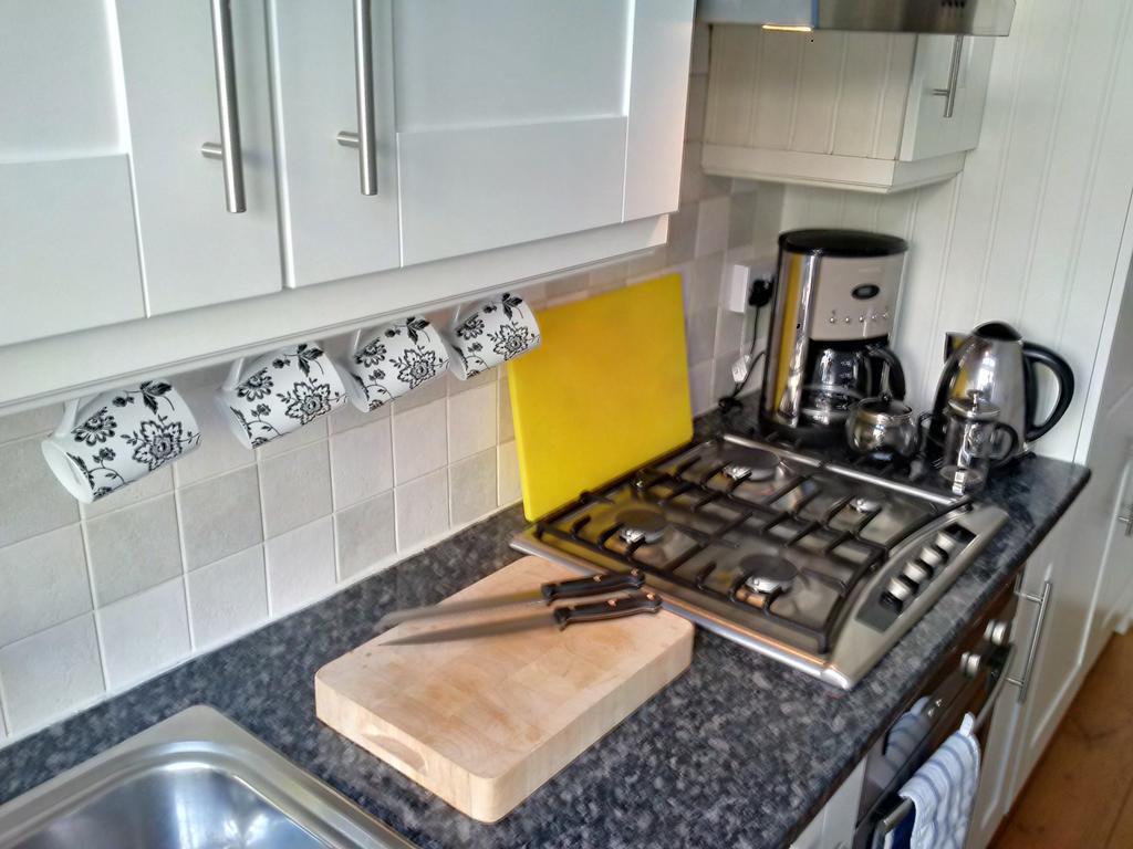 Luxury Holland Park, Sleeps 2, Free S'fast Wifi London