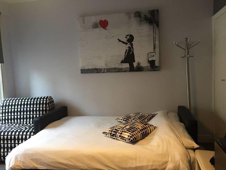 Central Forset Court Studio Apartment London