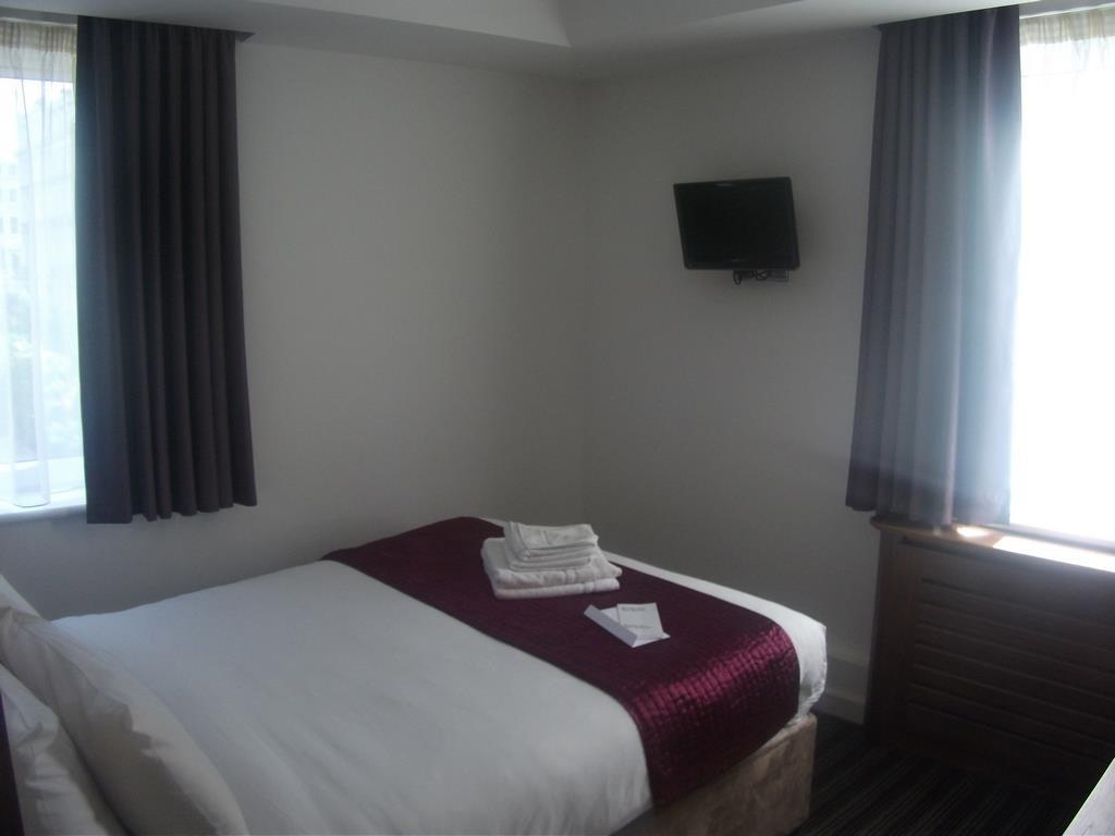 Ambassadors Hotel 3*