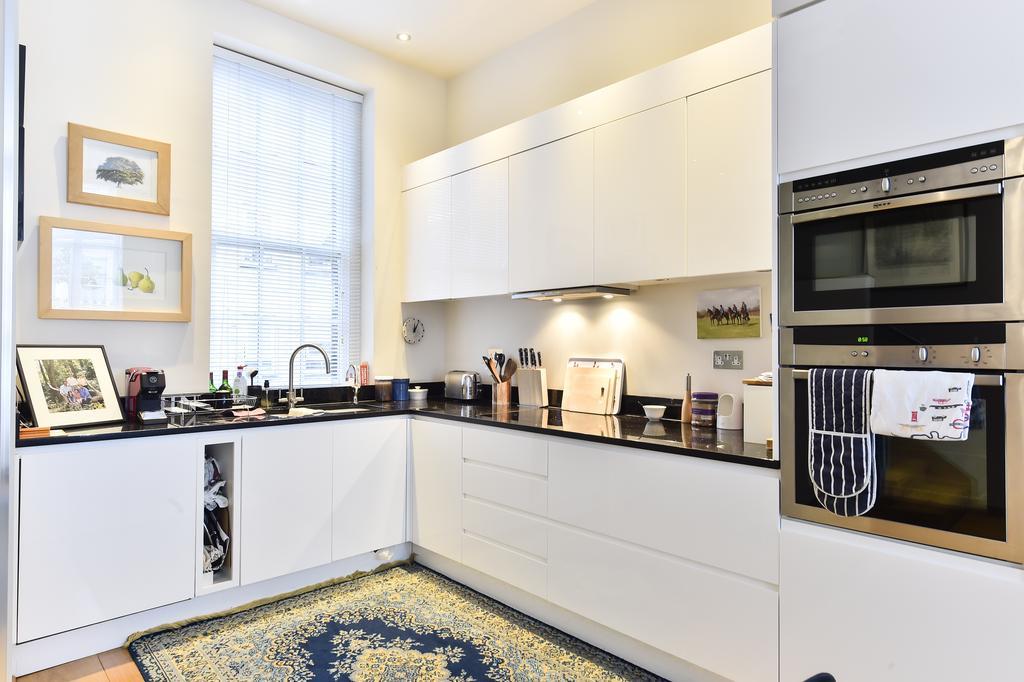 Joivy Elegant 3 Bed Apt With Rooftop Terrace In Pimlico *