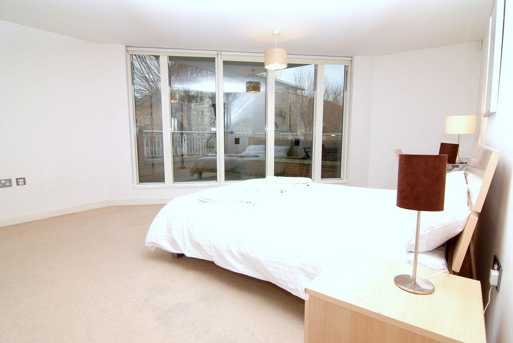 Wharf - Water Gardens Apartment