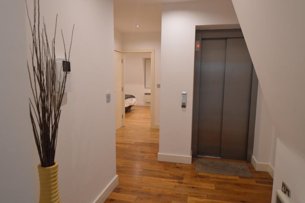 Deluxe City Penthouse & * London