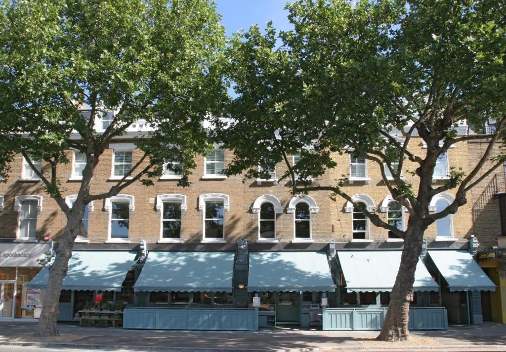 Hotel High Road House London