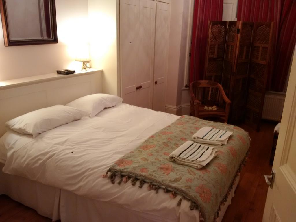 Leilighet Luxury Holland Park, Sleeps 2, Free S'fast Wifi *