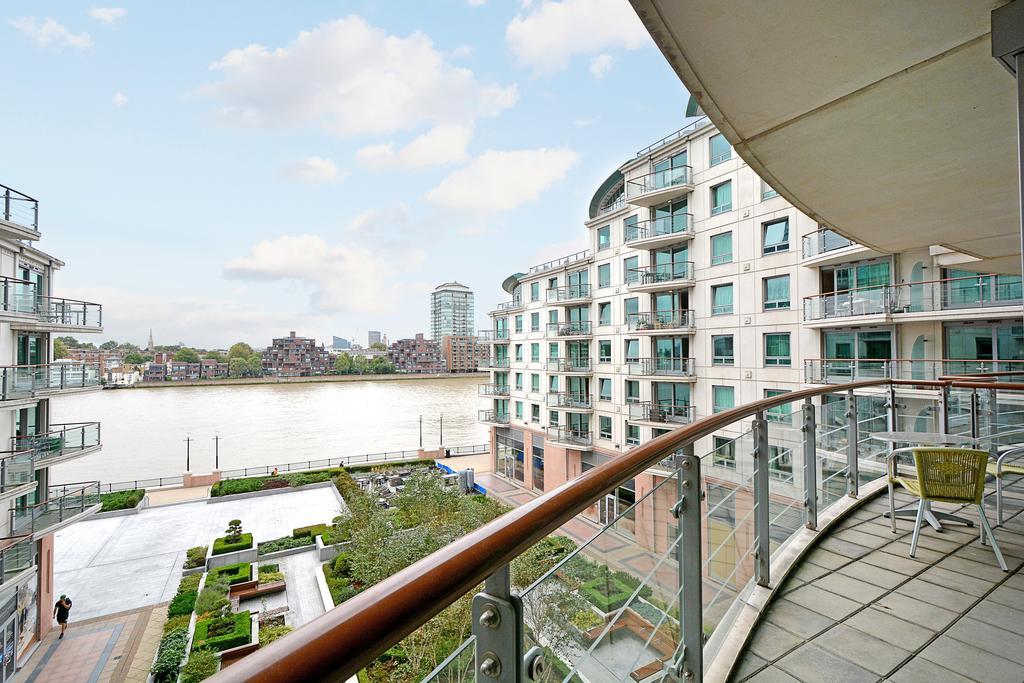 Apartment St George Wharf London