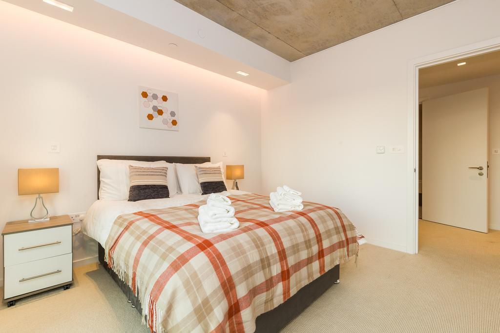 Royal Style - 5 Mins Walk To Excel * Londen