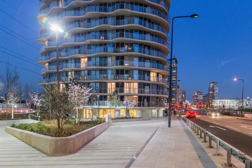 Royal Style - 5 Mins Walk To Excel Appartement Londen