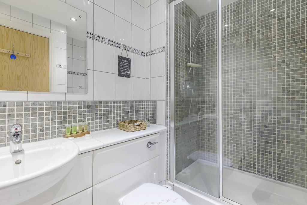 Excel Apartment *