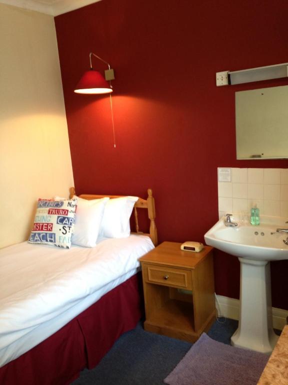 Apartment What are the best hotels near London Eye? London