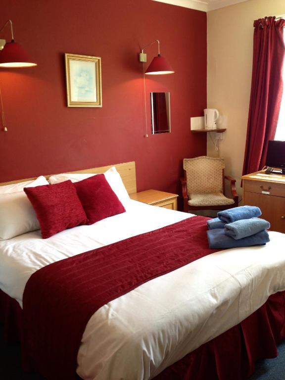 What are the best hotels near London Eye? Apartment London