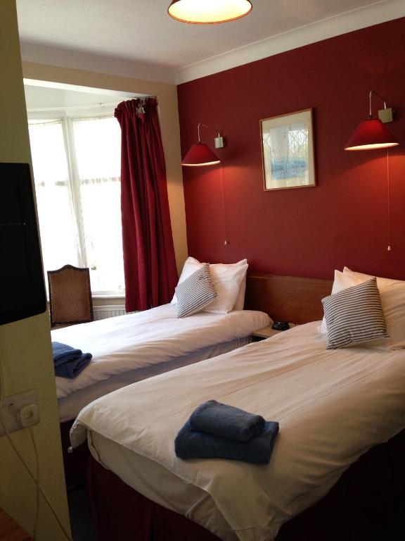 What are the best hotels near London Eye? London