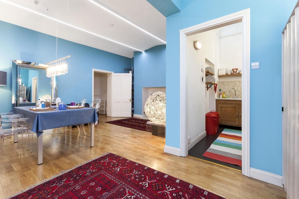 South Kensington X4, * London