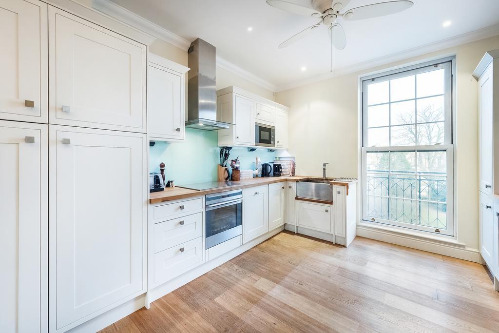 Two Bedroom In Gated Community - Wimbledon Apartment *