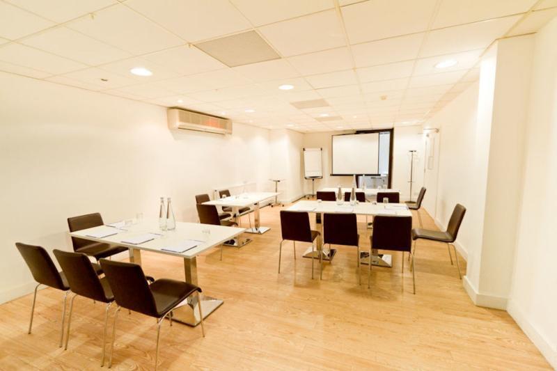 Hotel The Wesley Euston 4*