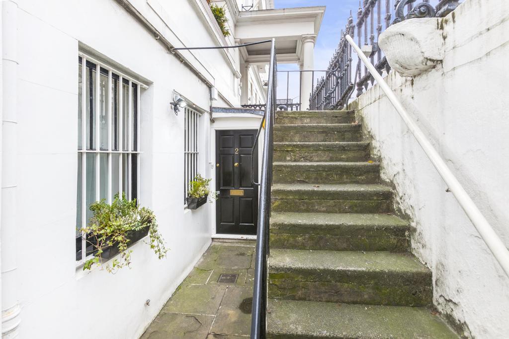 South Kensington X4, London