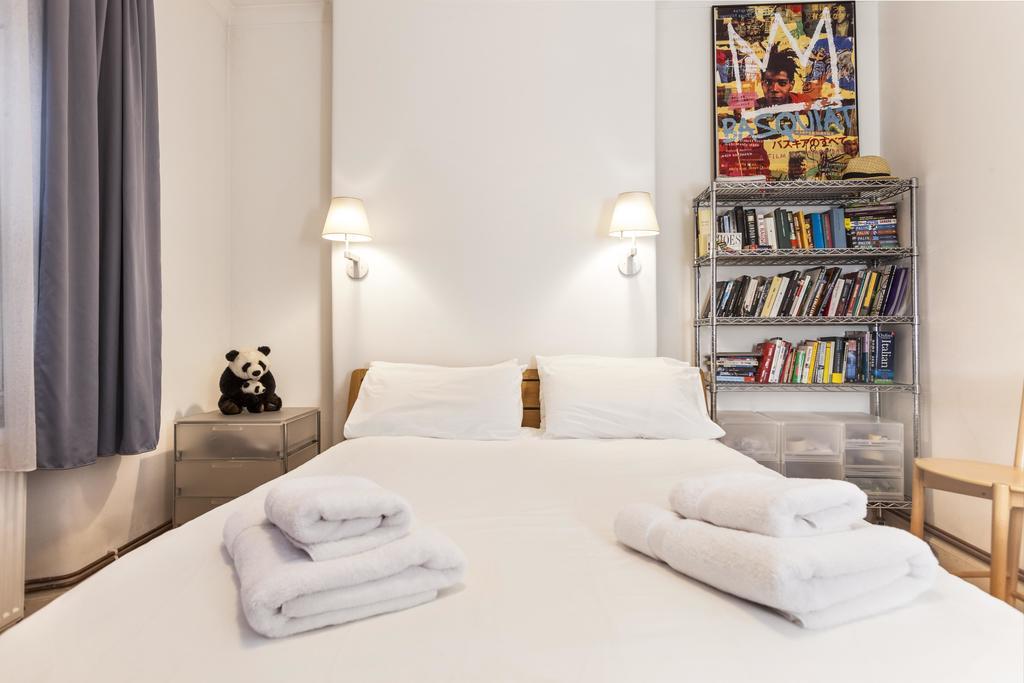 South Kensington X4, London