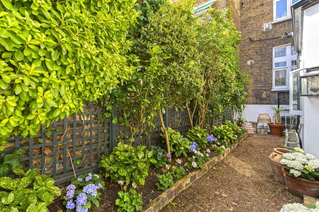 Garden Leilighet