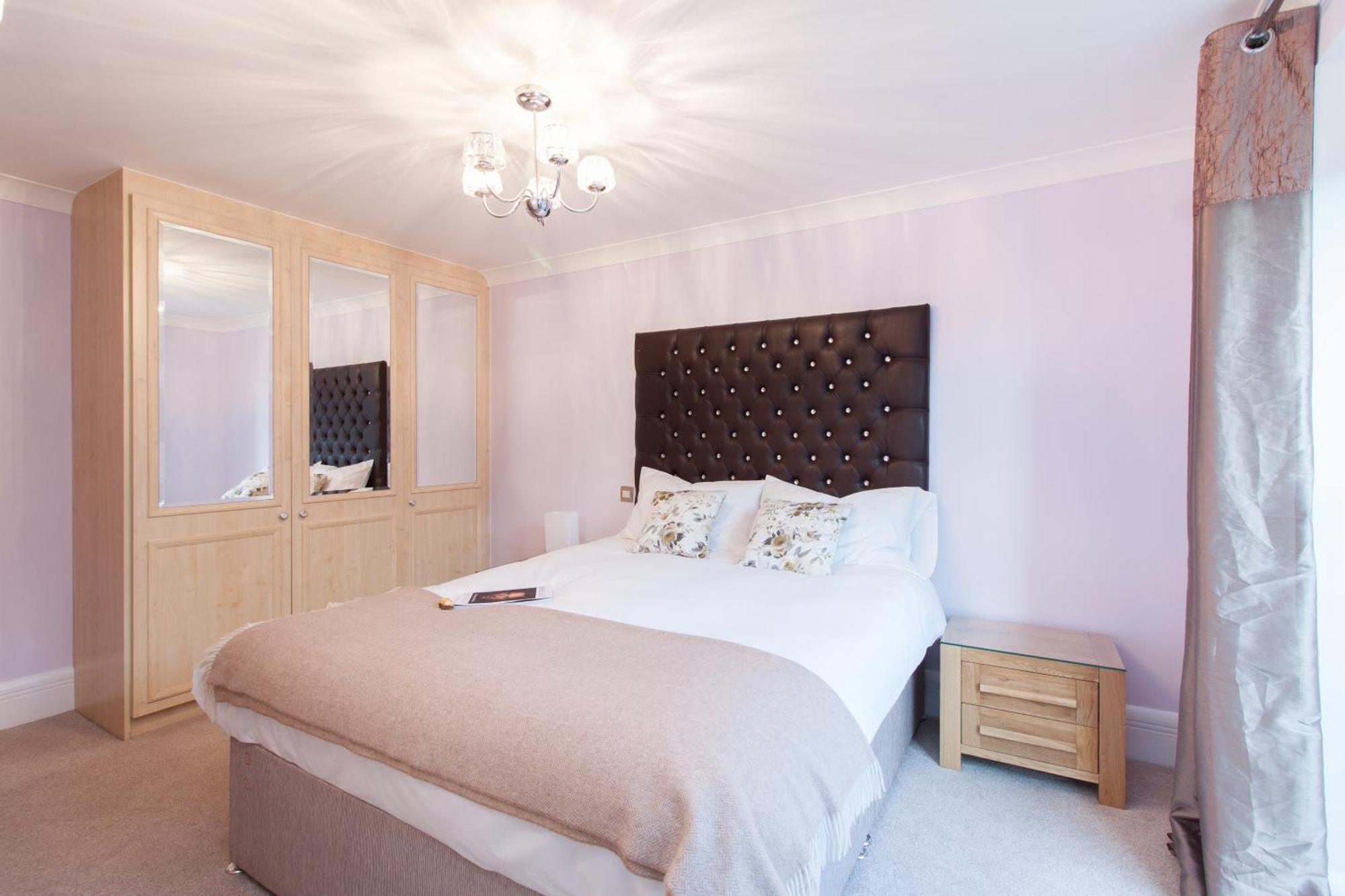 Hotel Canary Wharf Luxury River View 4*