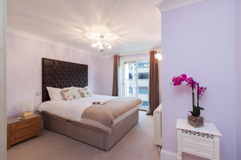 Canary Wharf Luxury River View Hotel 4*
