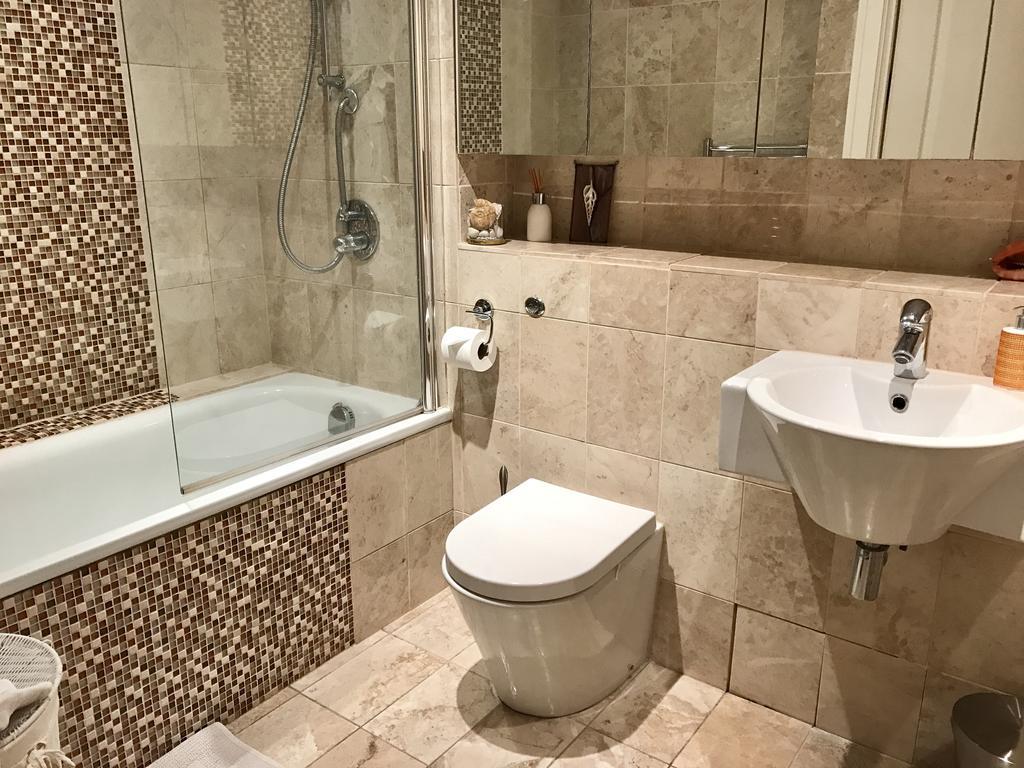 Apartment With Balcony London