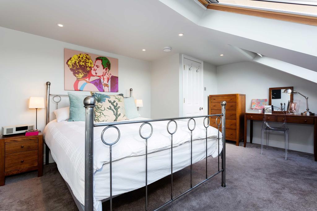 Veeve - Clapham Fairytale