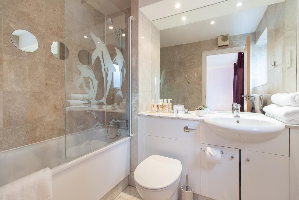 Canary Wharf Luxury River View Hotel London