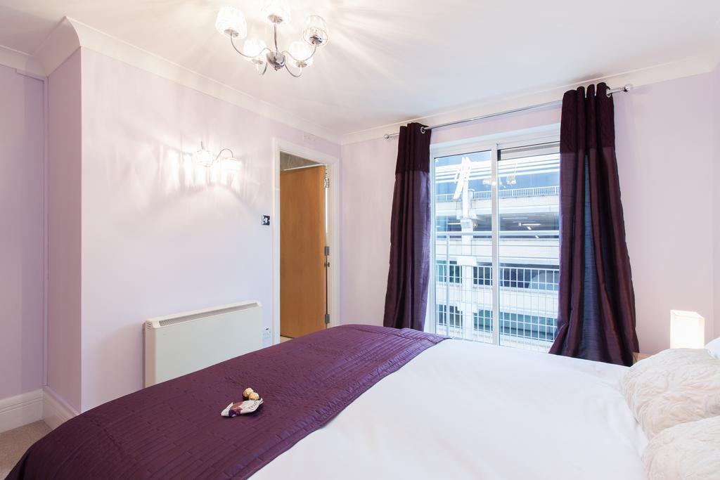 Canary Wharf Luxury River View London