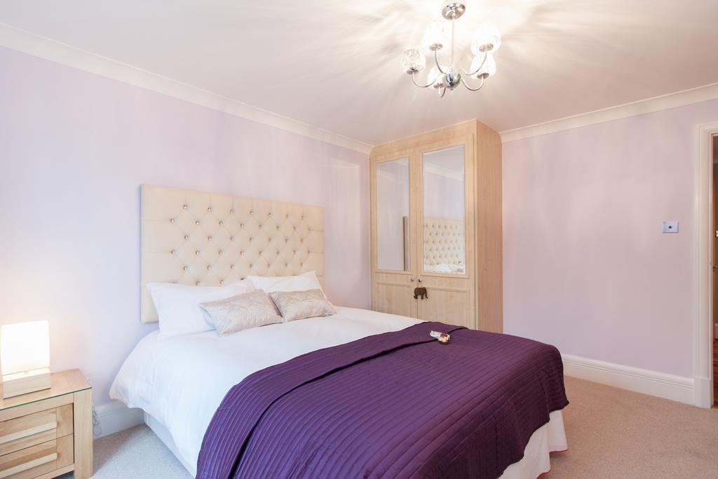 Canary Wharf Luxury River View Hotel